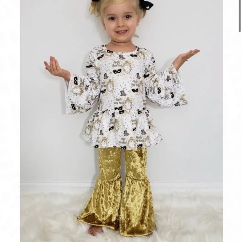Clover Cottage New Years Set